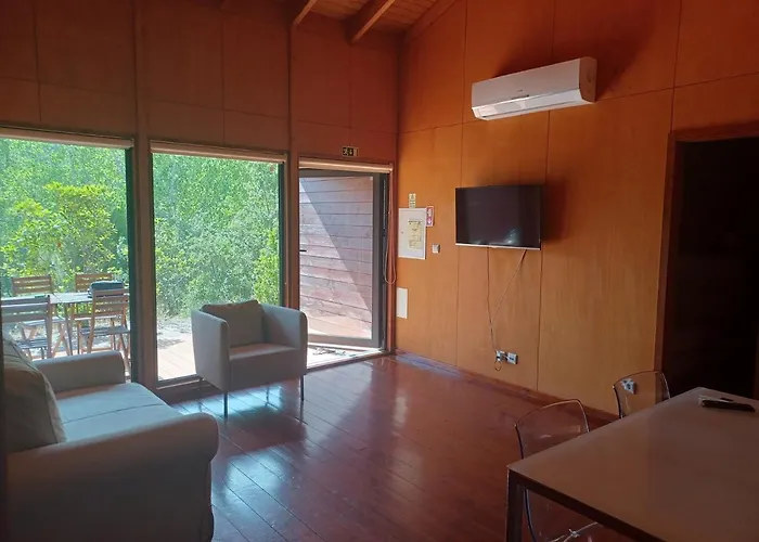 Sobre águas Parque de Campismo *